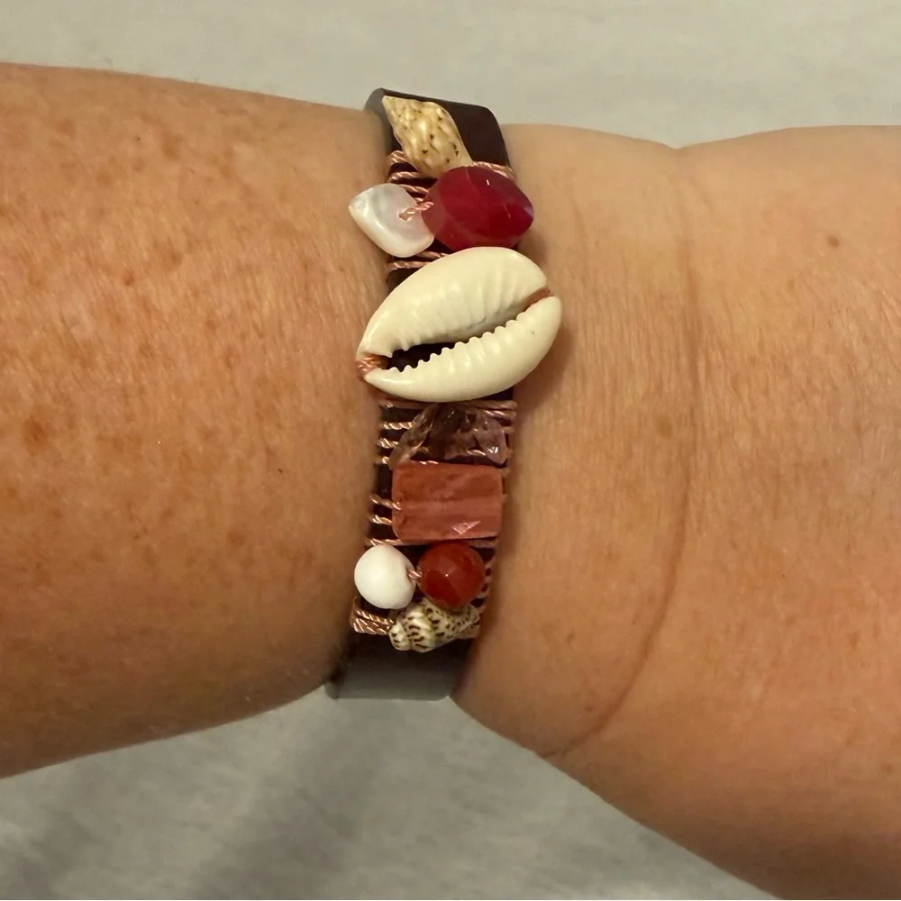 Shell Bracelet - Picture 2 of 2